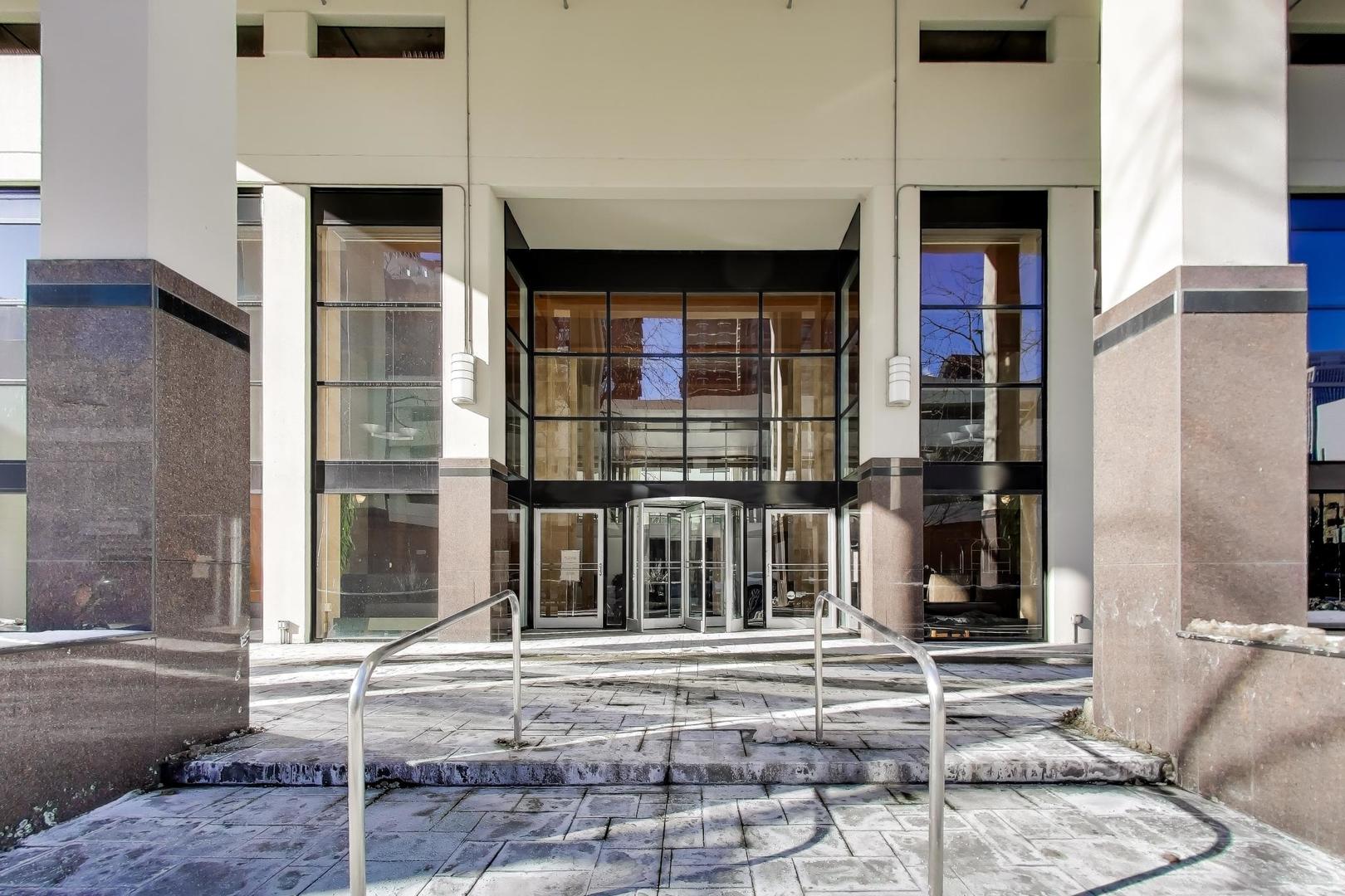 1122 N Clark Street 3705