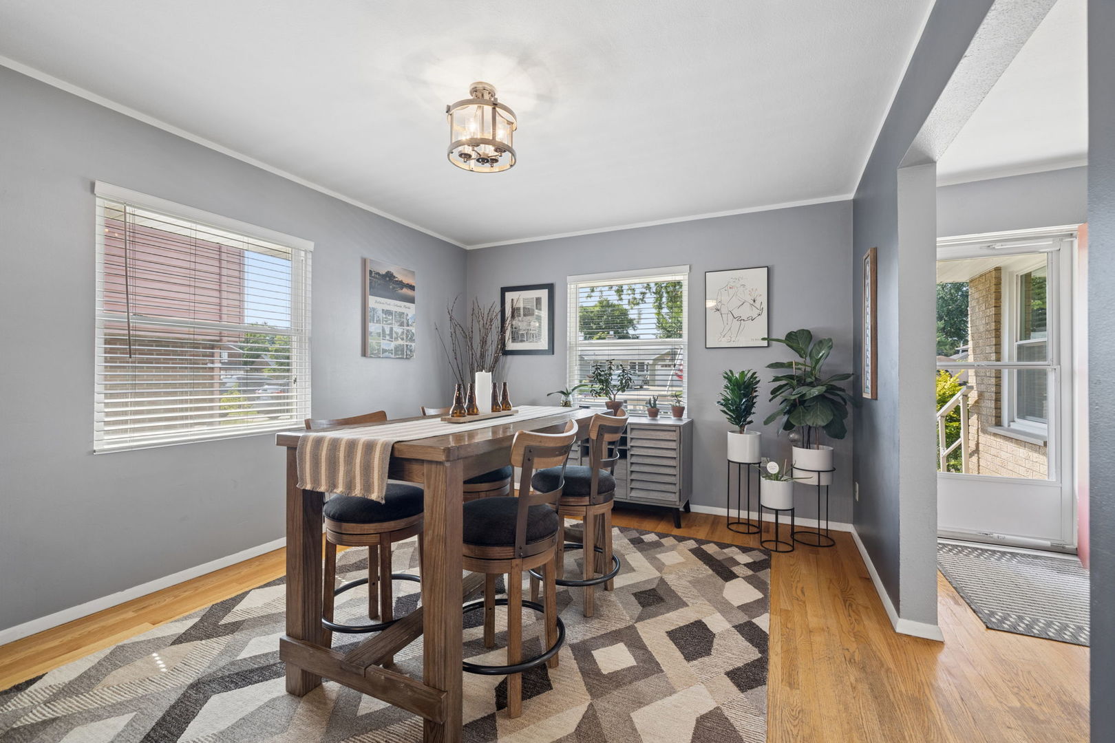 620 E 10th Street