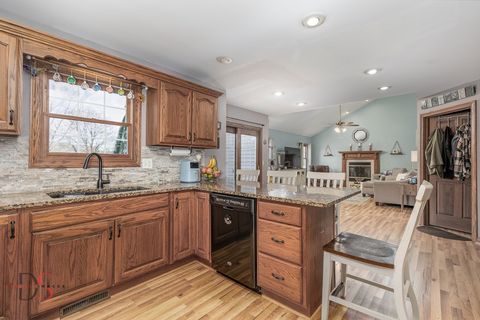 Tiny photo for 808 Kimberly Lane, Ottawa, IL 61350 (MLS # 12612471)