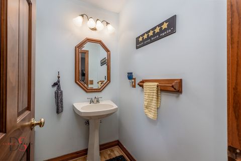 Tiny photo for 808 Kimberly Lane, Ottawa, IL 61350 (MLS # 12612471)