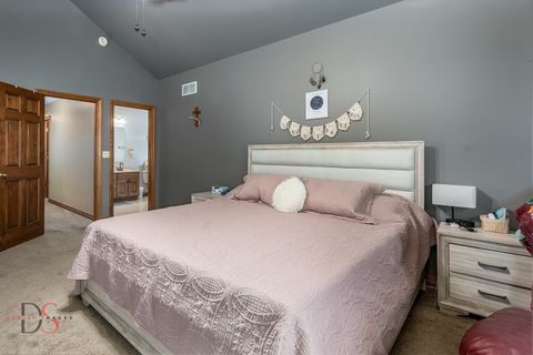 Tiny photo for 808 Kimberly Lane, Ottawa, IL 61350 (MLS # 12612471)