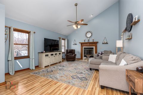 Tiny photo for 808 Kimberly Lane, Ottawa, IL 61350 (MLS # 12612471)