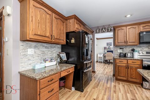 Tiny photo for 808 Kimberly Lane, Ottawa, IL 61350 (MLS # 12612471)