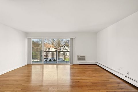 Tiny photo for 81 S 6th Avenue #202, La Grange, IL 60525 (MLS # 12618647)