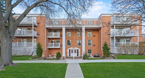 Tiny photo for 81 S 6th Avenue #202, La Grange, IL 60525 (MLS # 12618647)