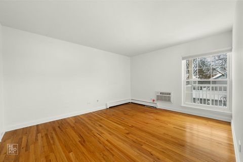 Tiny photo for 81 S 6th Avenue #202, La Grange, IL 60525 (MLS # 12618647)