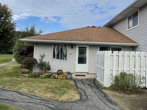 Photo of 2347 Carnation Drive #2347, Crest Hill, IL 60403 (MLS # 12493662) Photo of 2347 Carnation Drive #2347, Crest Hill, IL 60403 (MLS # 12493662)