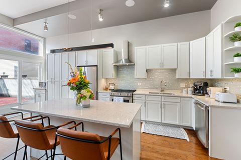 Tiny photo for 1527 W Pearson Street, Chicago, IL 60642 (MLS # 12581395)