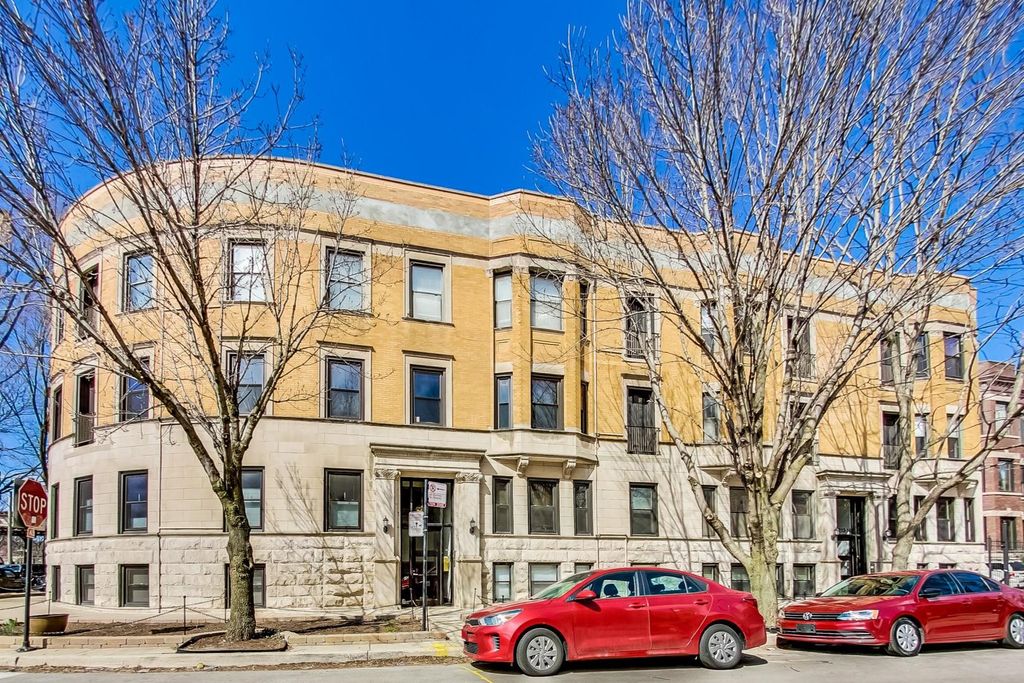 Photo for 4214 N Kenmore Avenue #2F, Chicago, IL 60613 (MLS # 12467479)