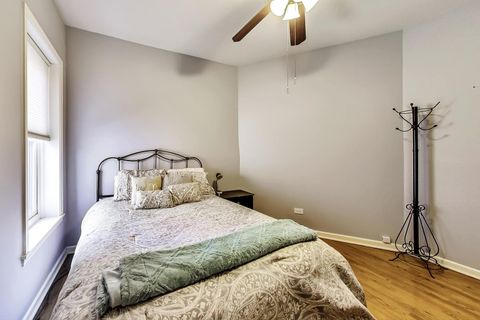 Tiny photo for 4214 N Kenmore Avenue #2F, Chicago, IL 60613 (MLS # 12467479)