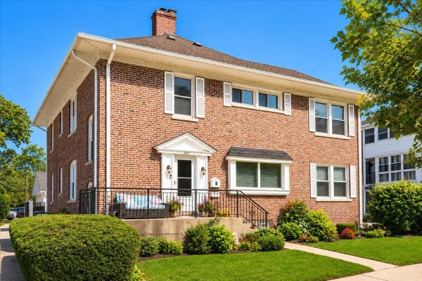 2611 WALNUT AVE, EVANSTON, IL 60201 - Image 31380d34e159aeede292eeff2a8eabd1/665161999