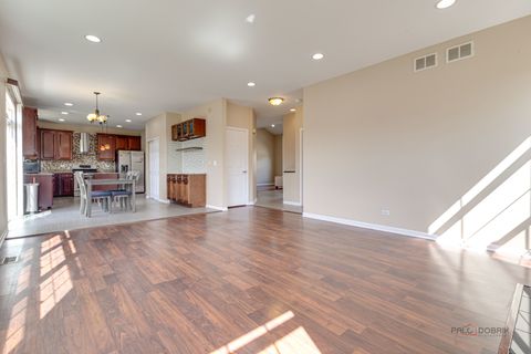 Tiny photo for 4 Waterton Drive, Streamwood, IL 60107 (MLS # 12614700)