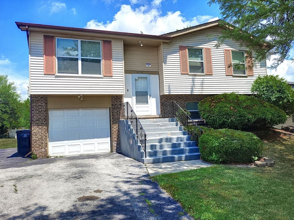 Photo for 6230 Streamwood Lane, Matteson, IL 60443 (MLS # 12503487)