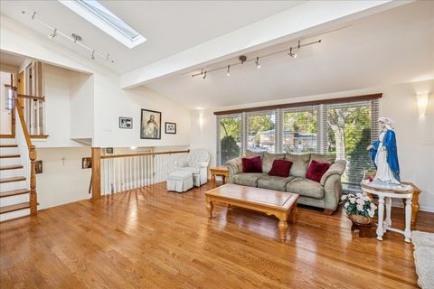 Tiny photo for 275 Wilkins Drive, Des Plaines, IL 60016 (MLS # 12504595)