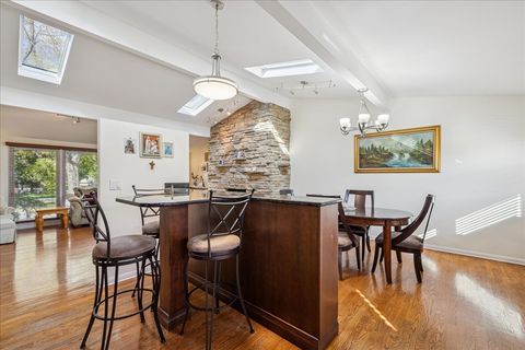 Tiny photo for 275 Wilkins Drive, Des Plaines, IL 60016 (MLS # 12504595)