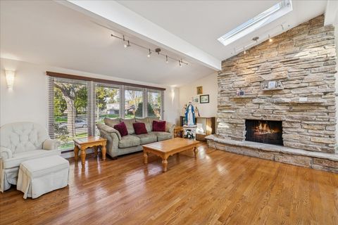 Tiny photo for 275 Wilkins Drive, Des Plaines, IL 60016 (MLS # 12504595)