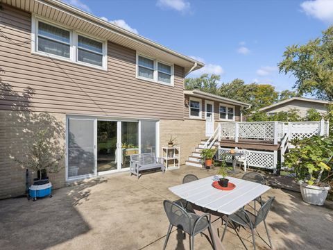 Tiny photo for 275 Wilkins Drive, Des Plaines, IL 60016 (MLS # 12504595)