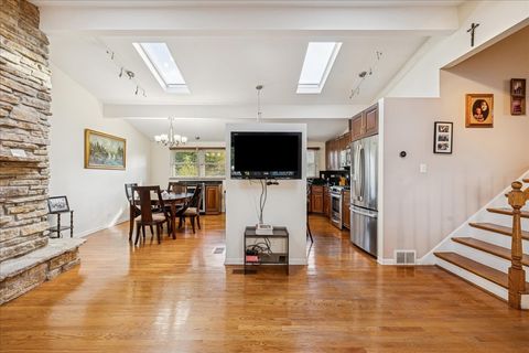 Tiny photo for 275 Wilkins Drive, Des Plaines, IL 60016 (MLS # 12504595)