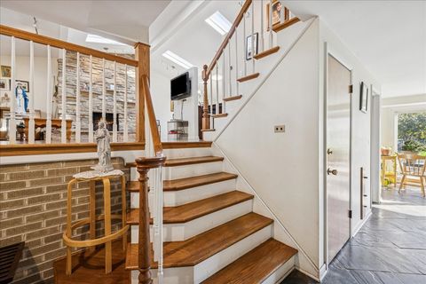 Tiny photo for 275 Wilkins Drive, Des Plaines, IL 60016 (MLS # 12504595)