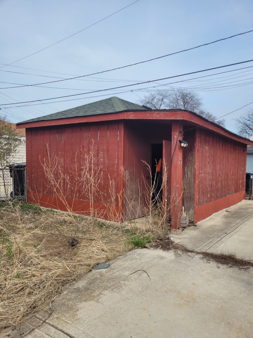 3229 S Springfield Avenue
