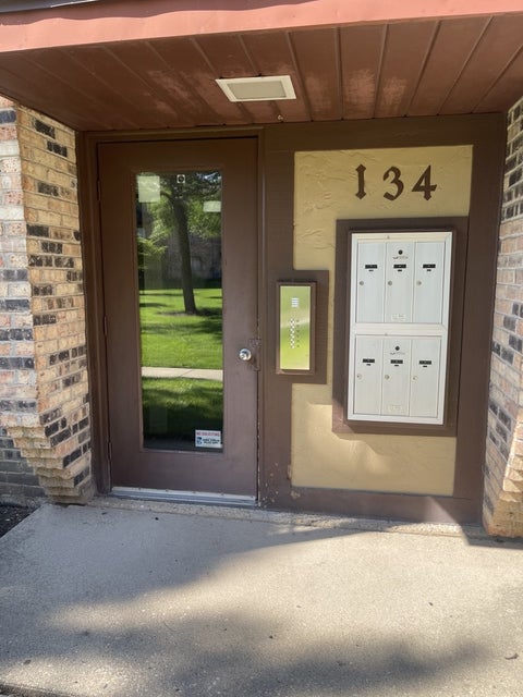 Photo of 134 Klein Creek Court #5E, Carol Stream, IL 60188 (MLS # 12751077)