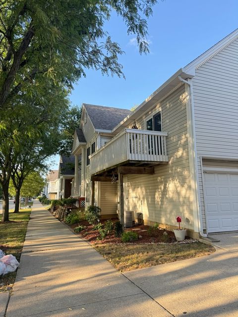 Tiny photo for 321 Candlelight Court, Bolingbrook, IL 60440 (MLS # 12470252)