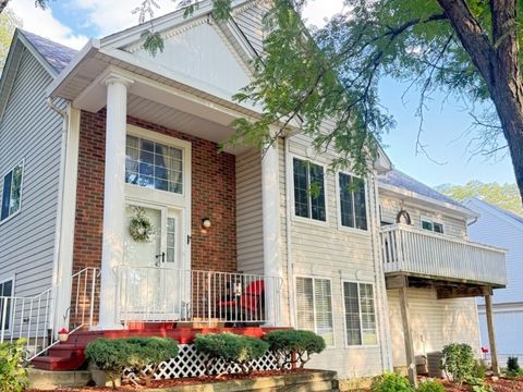 Photo of 321 Candlelight Court, Bolingbrook, IL 60440 (MLS # 12470252)