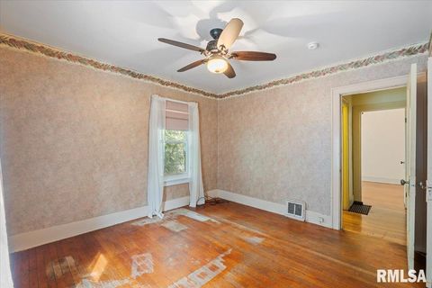 Tiny photo for 2416 30TH Street, Rock Island, IL 61201 (MLS # QC4267721)