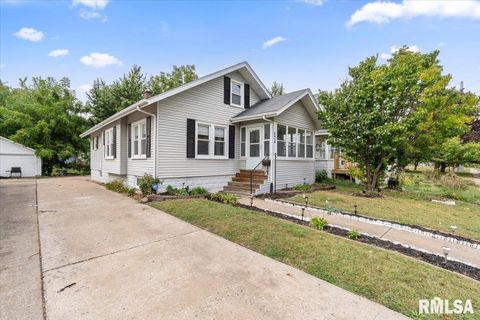 Tiny photo for 2416 30TH Street, Rock Island, IL 61201 (MLS # QC4267721)