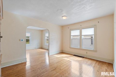 Tiny photo for 2416 30TH Street, Rock Island, IL 61201 (MLS # QC4267721)