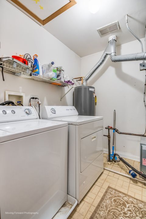 Tiny photo for 1490 W Jefferson Avenue #B, Naperville, IL 60540 (MLS # 12457465)