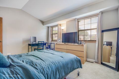 Tiny photo for 1490 W Jefferson Avenue #B, Naperville, IL 60540 (MLS # 12457465)