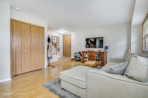 Tiny photo for 1490 W Jefferson Avenue #B, Naperville, IL 60540 (MLS # 12457465)