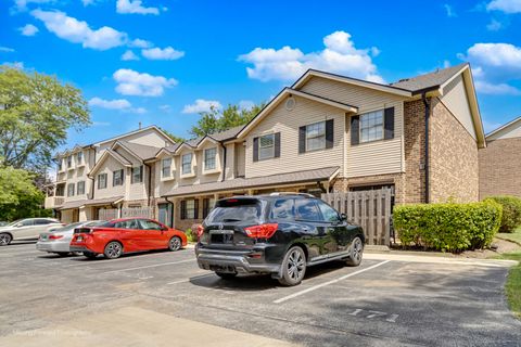 Tiny photo for 1490 W Jefferson Avenue #B, Naperville, IL 60540 (MLS # 12457465)
