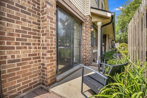 Tiny photo for 1490 W Jefferson Avenue #B, Naperville, IL 60540 (MLS # 12457465)
