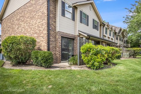 Tiny photo for 1490 W Jefferson Avenue #B, Naperville, IL 60540 (MLS # 12457465)