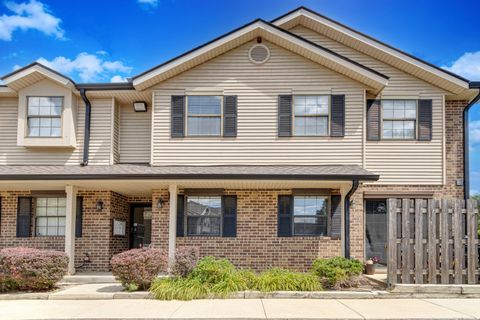 Photo of 1490 W Jefferson Avenue #B, Naperville, IL 60540 (MLS # 12457465)
