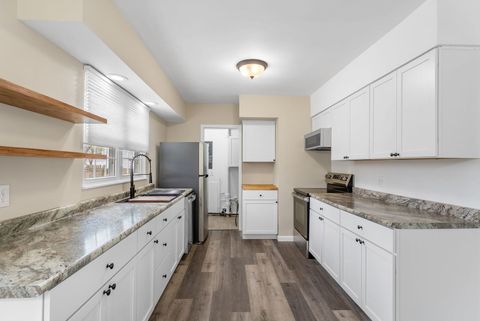 Tiny photo for 2511 Belle Avenue, Davenport, IA 52803 (MLS # 12612051)