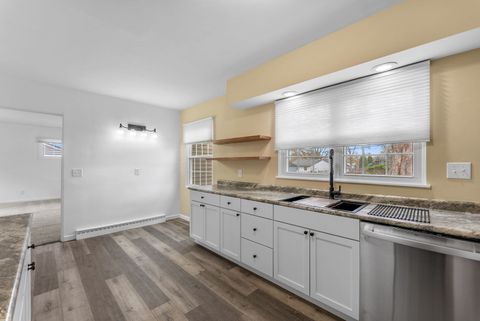 Tiny photo for 2511 Belle Avenue, Davenport, IA 52803 (MLS # 12612051)