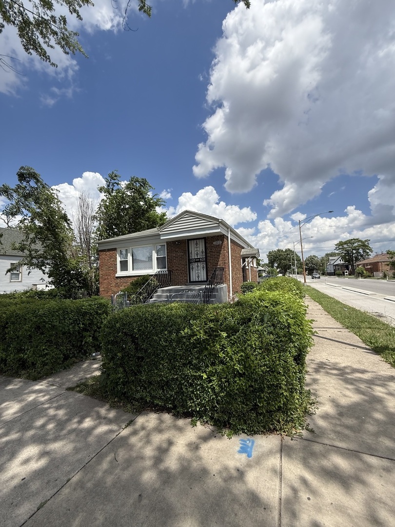 1400 W 73rd Place