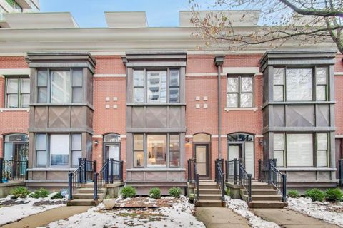 Photo of 1327 S Indiana Parkway, Chicago, IL 60605 (MLS # 12530430)