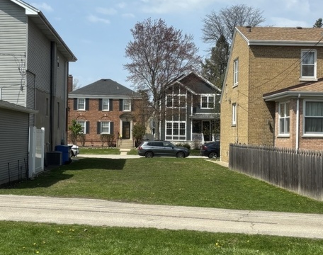 5621 N KOSTNER Avenue