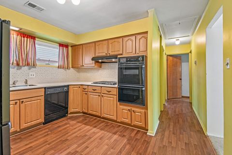 Tiny photo for Westchester, IL 60154 (MLS # 12633904)