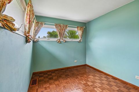 Tiny photo for Westchester, IL 60154 (MLS # 12633904)