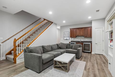 Tiny photo for 3236 N Kenmore Avenue #1, Chicago, IL 60657 (MLS # 12623395)