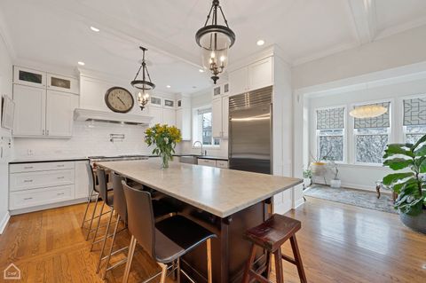 Tiny photo for 2901 W Sunnyside Avenue, Chicago, IL 60625 (MLS # 12489546)