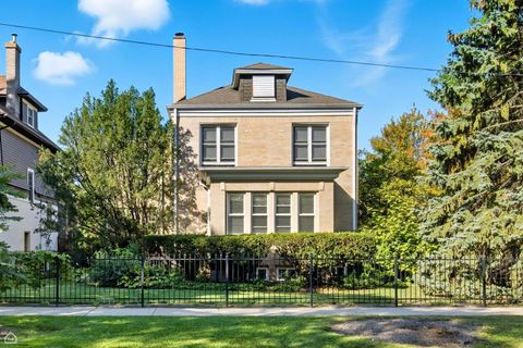 Tiny photo for 2901 W Sunnyside Avenue, Chicago, IL 60625 (MLS # 12489546)