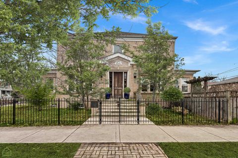 Photo of 2901 W Sunnyside Avenue, Chicago, IL 60625 (MLS # 12489546)
