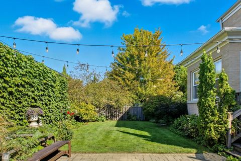 Tiny photo for 2901 W Sunnyside Avenue, Chicago, IL 60625 (MLS # 12489546)