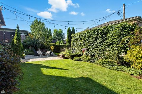 Tiny photo for 2901 W Sunnyside Avenue, Chicago, IL 60625 (MLS # 12489546)